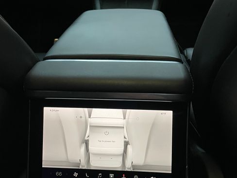 Used 2022 Tesla Model X image 15