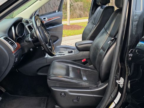 Used 2011 Jeep Grand Cherokee Limited w/ Luxury Group II image 15