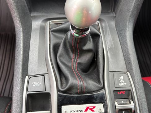 Used 2018 Honda Civic Type R image 8
