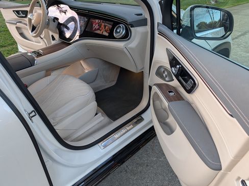 Used 2023 Mercedes-Benz EQS 580 4MATIC SUV image 21