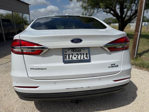 Used 2019 Ford Fusion SE FWD image 12