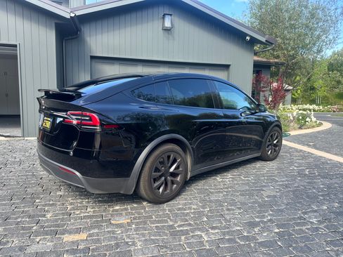 Used 2023 Tesla Model X image 5