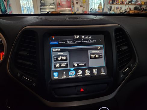 Used 2017 Jeep Cherokee Latitude w/ Cold Weather Group image 17