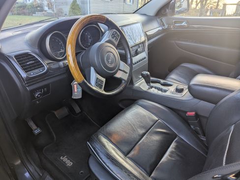 Used 2013 Jeep Grand Cherokee Overland w/ Advance Technology Group image 10