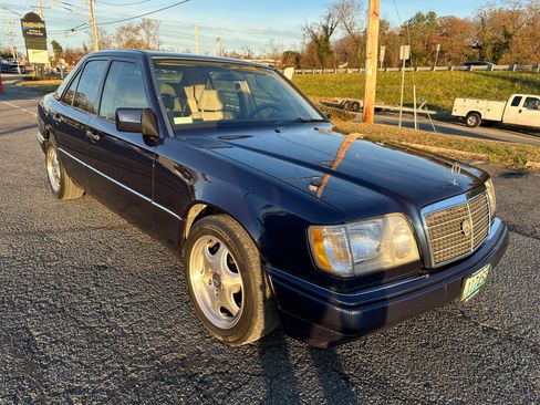 Used 1995 Mercedes-Benz E 320 Sedan image 1