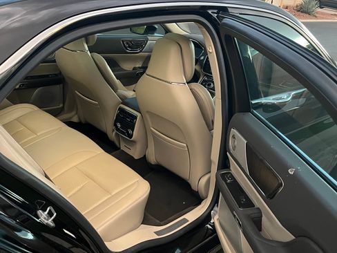 Used 2017 Lincoln Continental Reserve w/ Luxury Package image 6