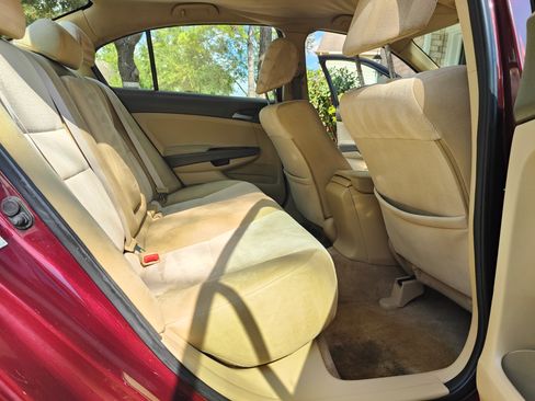 Used 2010 Honda Accord LX image 4