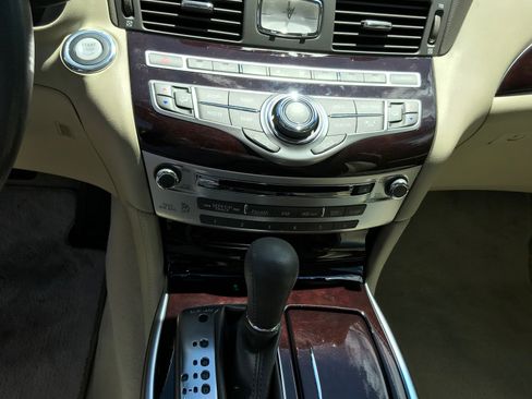 Used 2012 INFINITI M37 37 Sedan 4D w/ Premium Pkg image 12