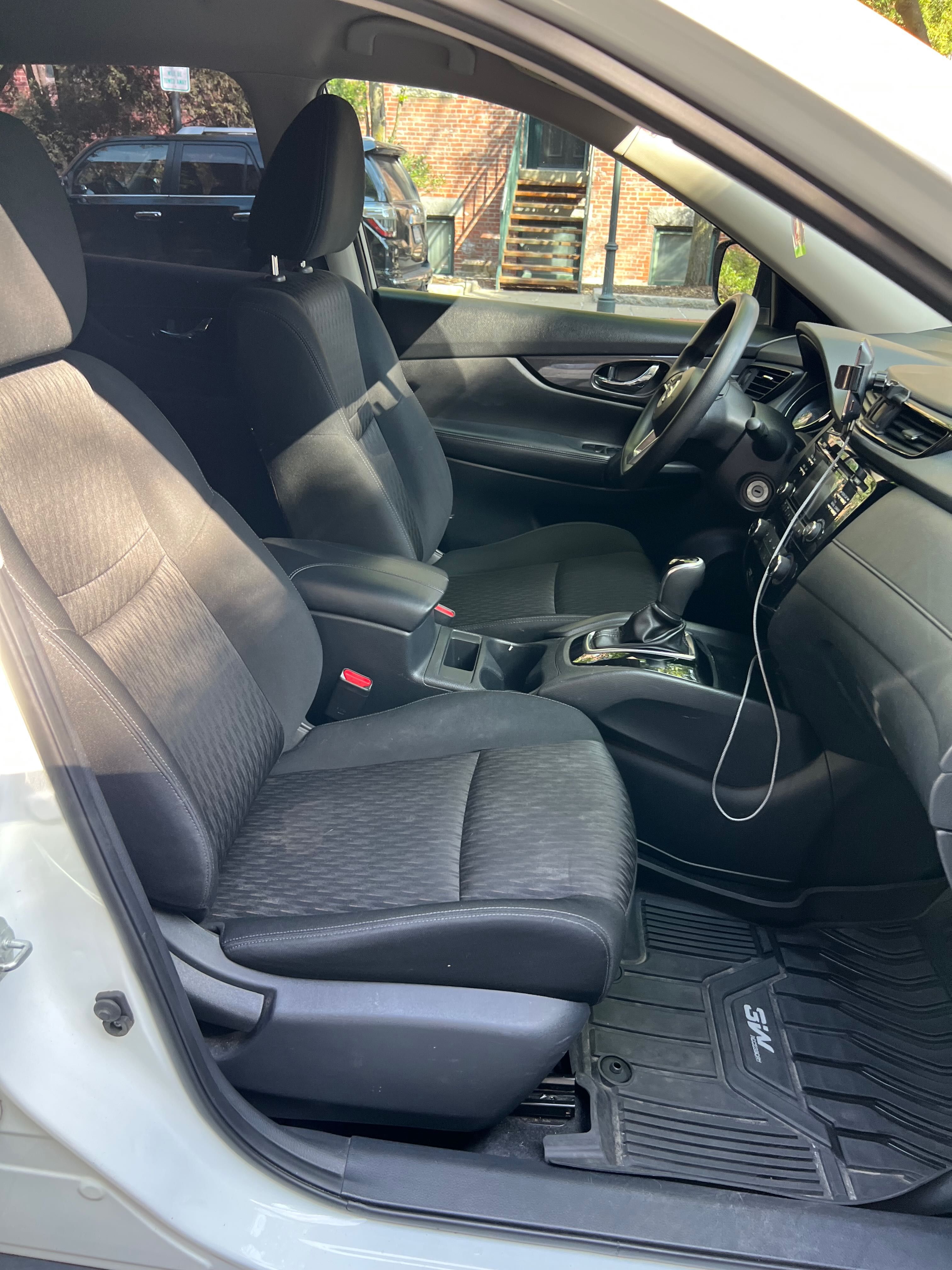 Used 2017 Nissan Rogue S FWD image 12