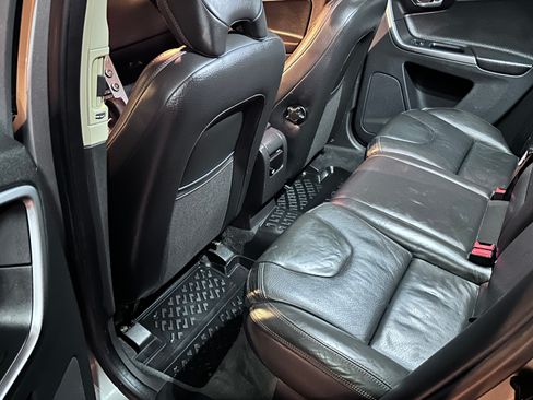 Used 2010 Volvo XC60 T6 image 13