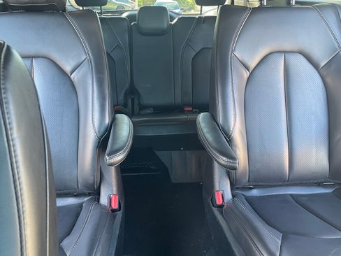Used 2023 Chrysler Pacifica Touring-L w/ S Appearance Package image 15