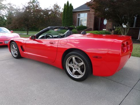 Used 2000 Chevrolet Corvette Convertible w/ Memory Pkg RWD image 11