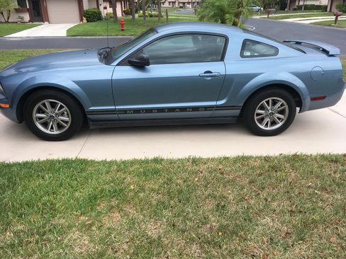Used 2005 Ford Mustang Premium image 1