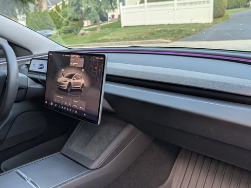 Used 2024 Tesla Model 3 Standard Range image 10