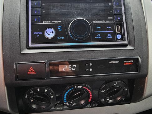 Used 2012 Toyota Tacoma 4x4 Access Cab V6 image 8