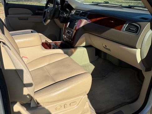 Used 2011 Chevrolet Tahoe LTZ image 6