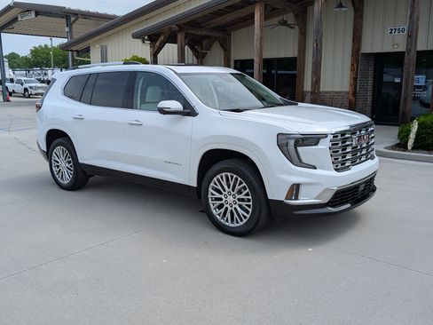 Used 2025 GMC Acadia Denali image 6