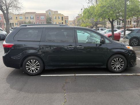 Used 2019 Toyota Sienna XLE image 31