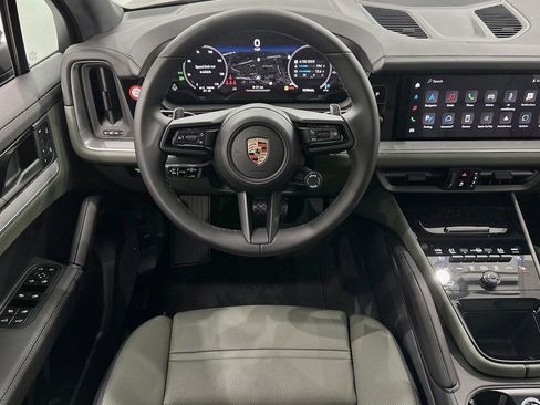 Used 2024 Porsche Cayenne image 17