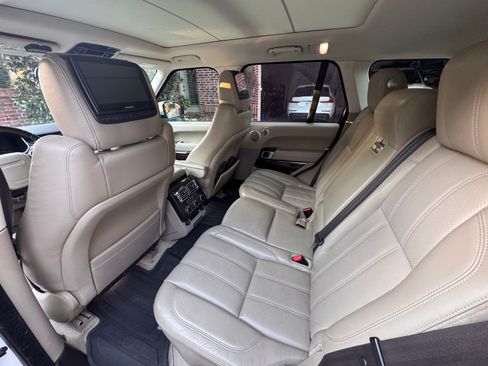Used 2015 Land Rover Range Rover HSE image 13