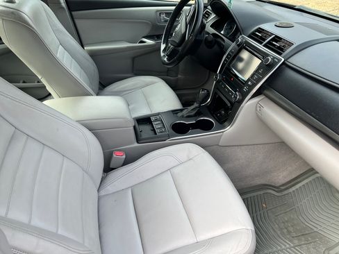 Used 2015 Toyota Camry XLE w/ Moonroof Package image 13