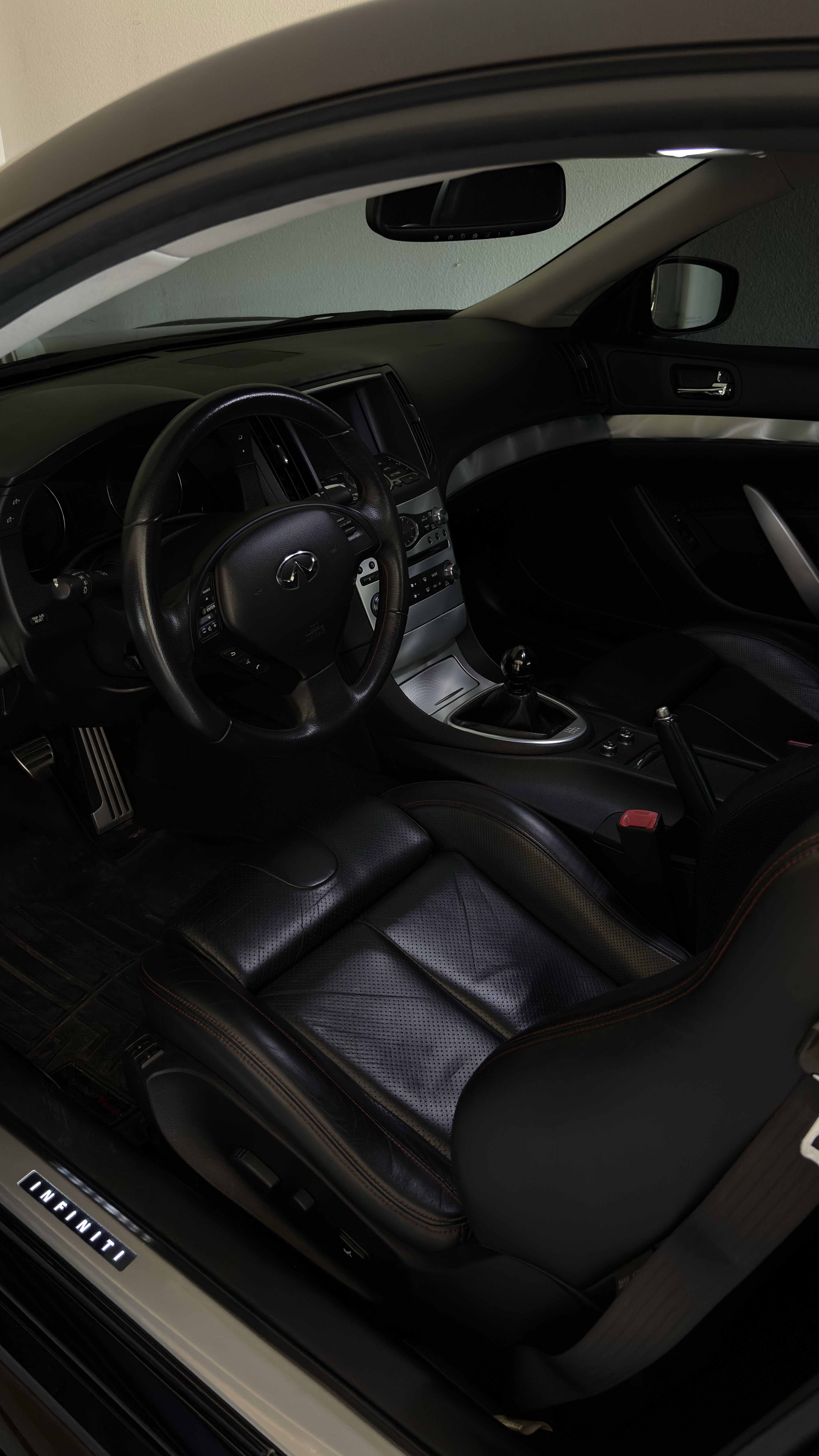 Used 2011 INFINITI G37 IPL RWD image 8