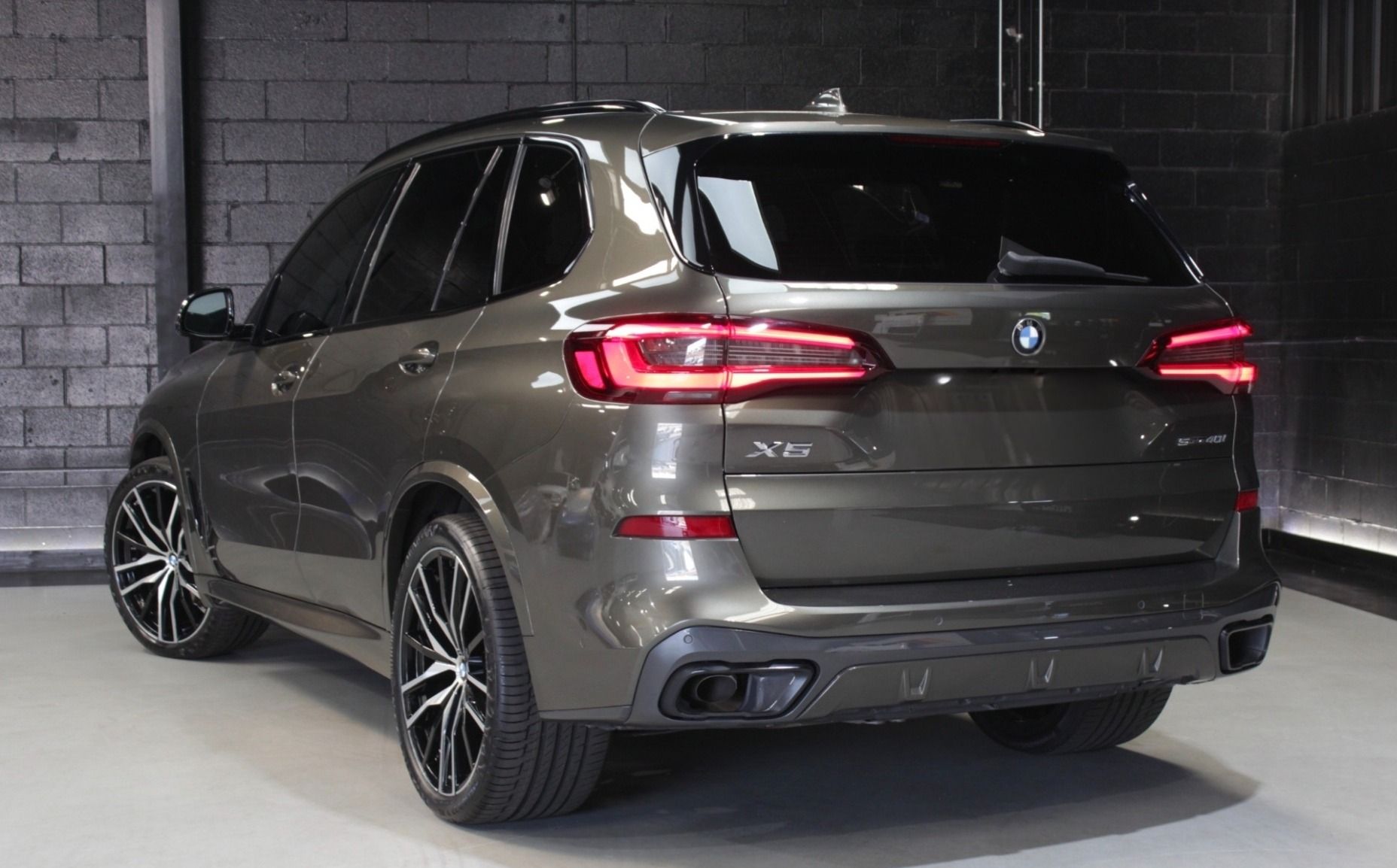 Used 2021 BMW X5 sDrive40i w/ M Sport Package RWD image 9