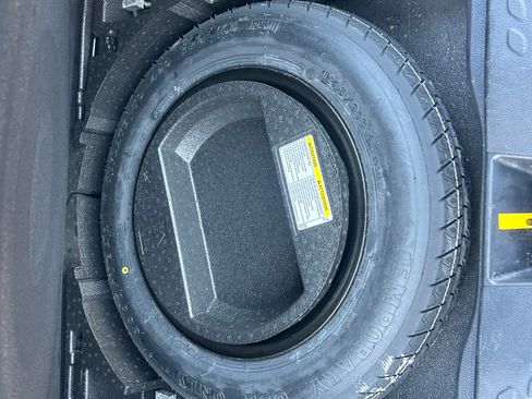 Used 2021 Toyota C-HR Limited image 2