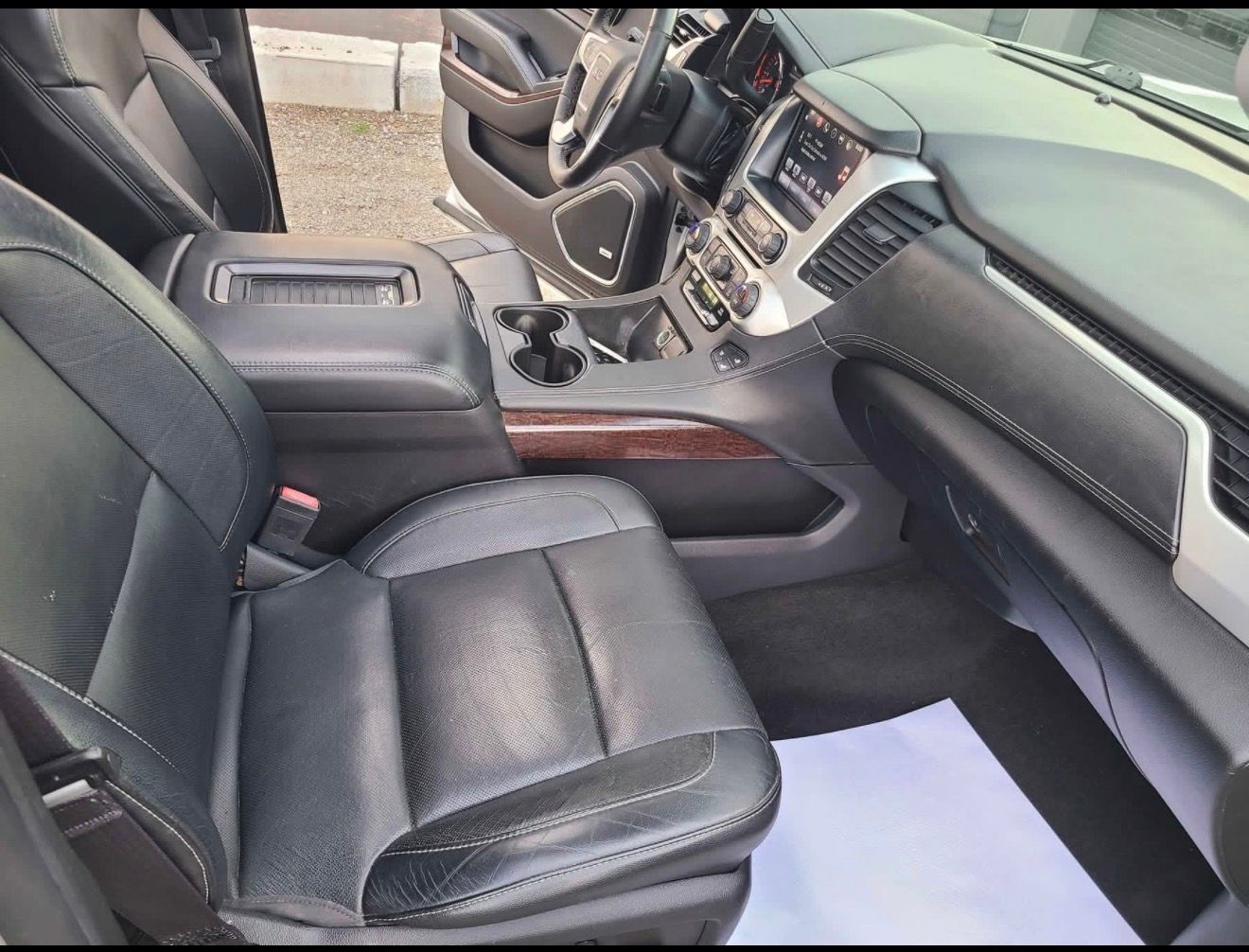 Used 2016 GMC Yukon SLT w/ Open Road Package AWD/4WD image 4