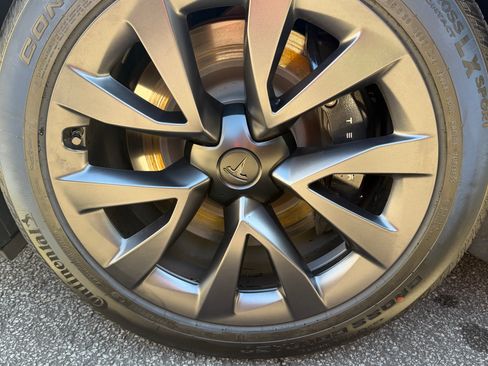 Used 2024 Tesla Model X image 14