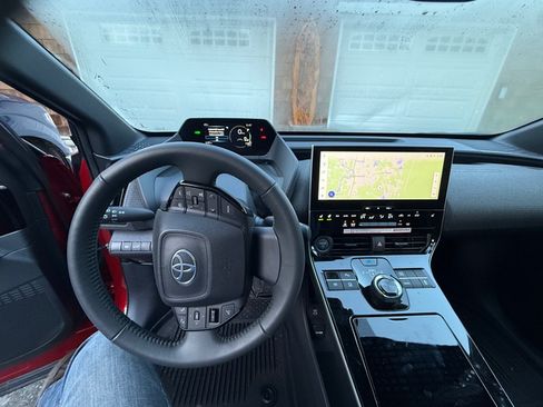 Used 2025 Toyota bZ4X FWD image 5