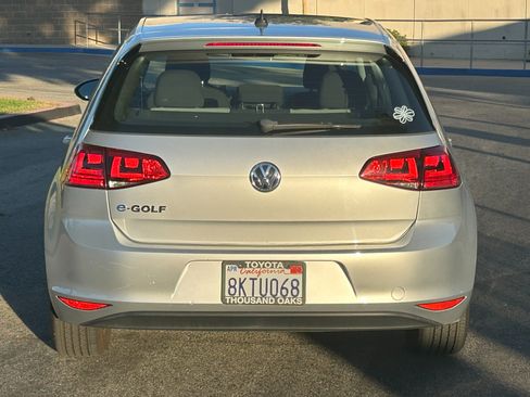 Used 2016 Volkswagen e-Golf SE w/ DC Fast Charging Package image 4