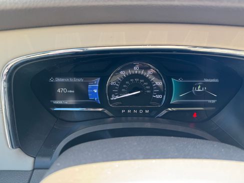 Used 2016 Lincoln Navigator L Select AWD/4WD image 2