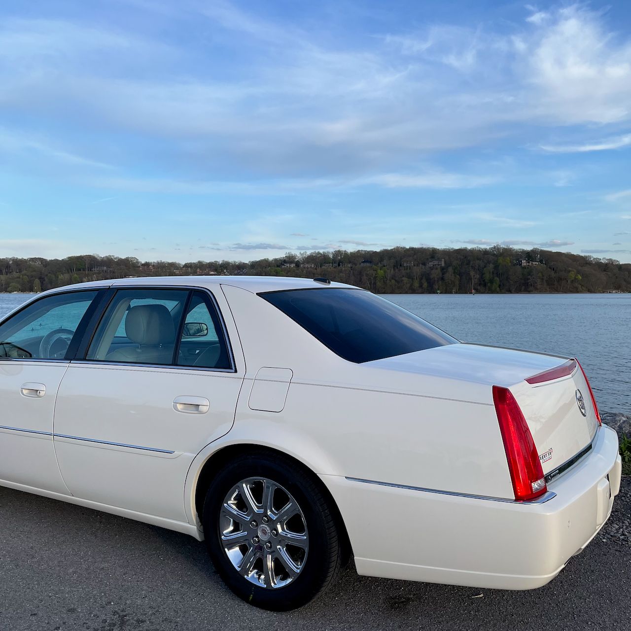 Used 2008 Cadillac DTS FWD image 4
