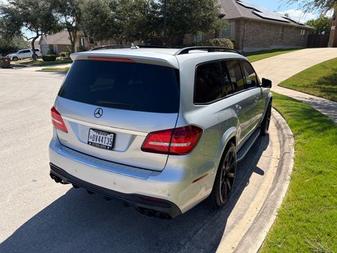 Used 2017 Mercedes-Benz GLS 550 4MATIC image 6