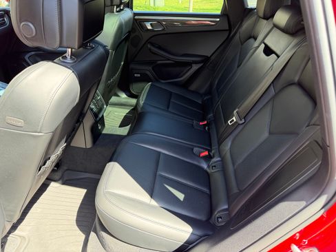 Used 2021 Porsche Macan image 9