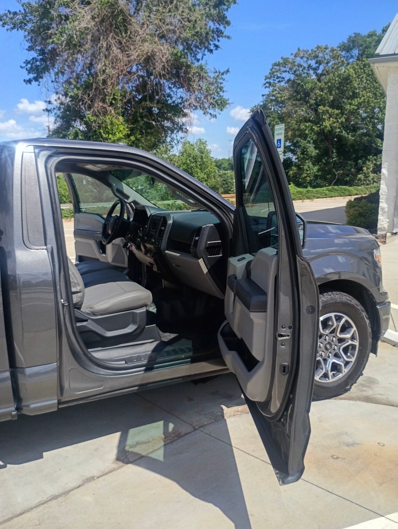 Used 2019 Ford F150 XL w/ Equipment Group 101A Mid RWD image 1