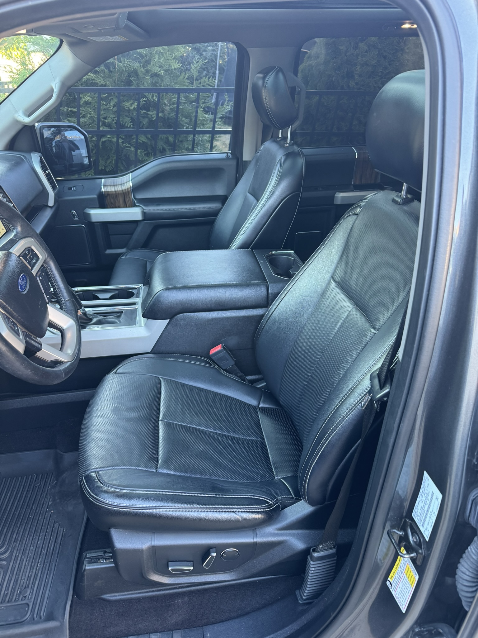 Used 2018 Ford F150 Lariat w/ Equipment Group 502A Luxury AWD/4WD image 16