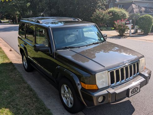 Used 2006 Jeep Commander Limited AWD/4WD image 5