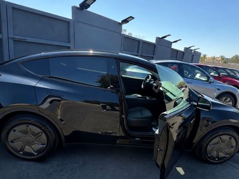 Used 2026 Tesla Model Y AWD image 2