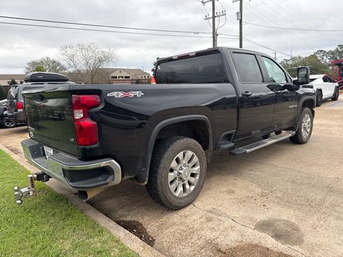 Used 2022 Chevrolet Silverado 2500 LT w/ Convenience Package image 4