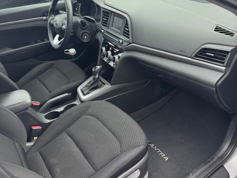 Used 2019 Hyundai Elantra SE w/ Cargo Package image 8