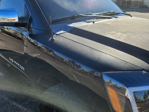 Used 2005 Nissan Titan SE image 1