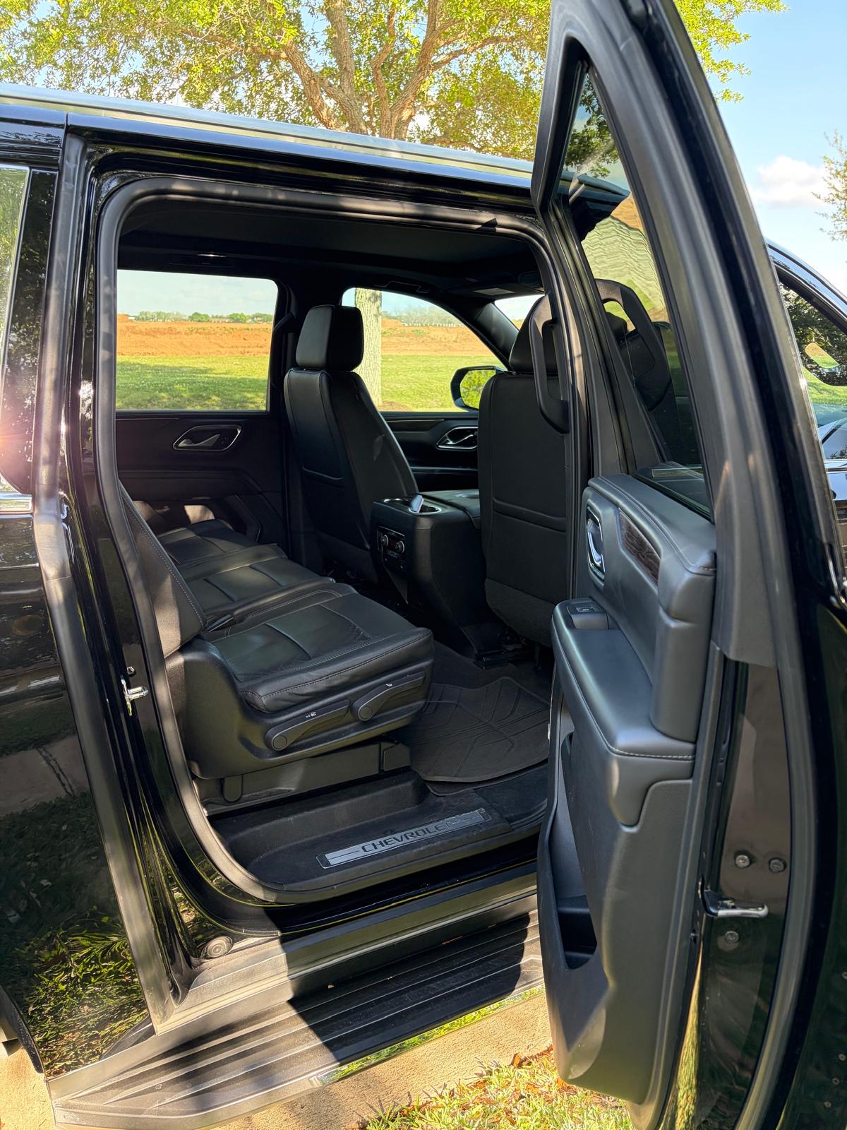 Used 2022 Chevrolet Suburban LT RWD image 16