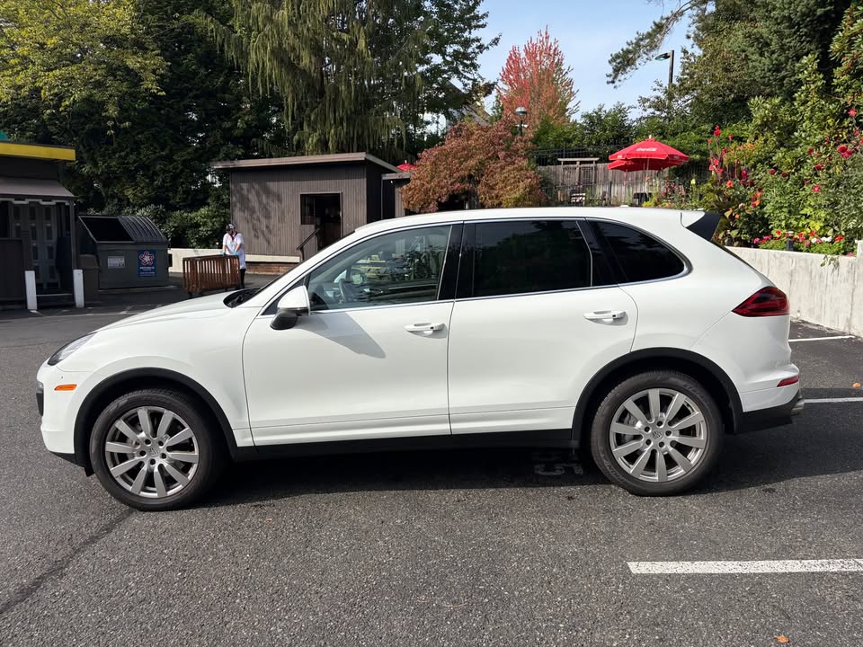 Used 2017 Porsche Cayenne S AWD/4WD image 4