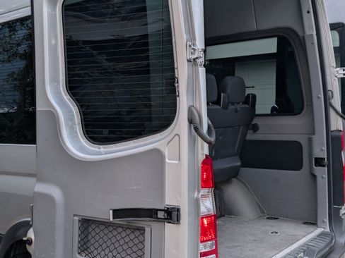 Used 2016 Mercedes-Benz Sprinter 2500 image 25
