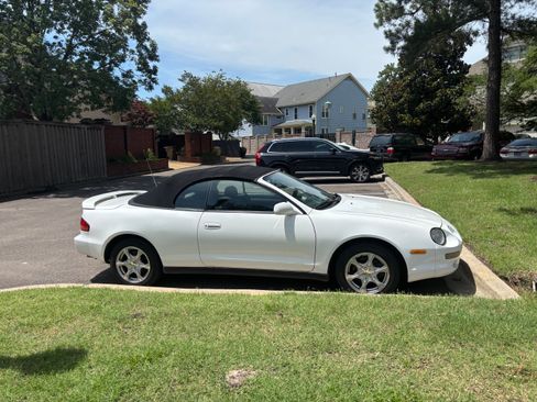 Used 1998 Toyota Celica GT FWD image 2