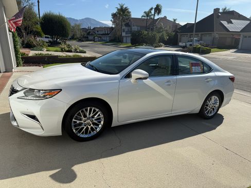 Used 2017 Lexus ES 350 w/ Navigation System Package image 1