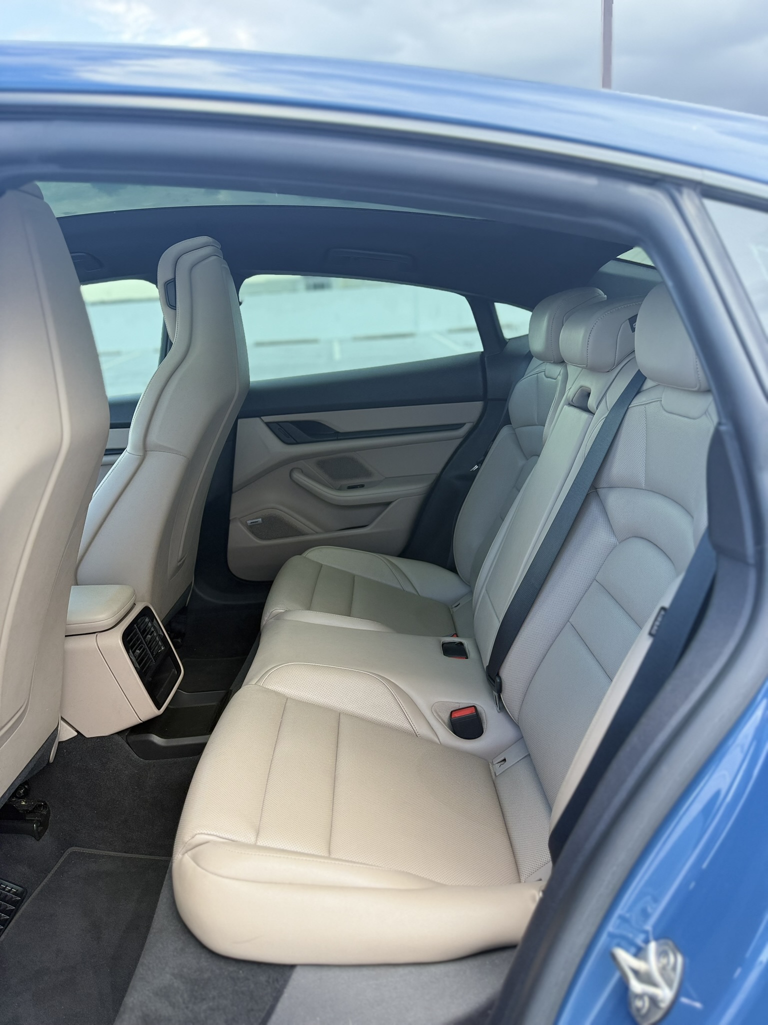 Used 2022 Porsche Taycan RWD image 17