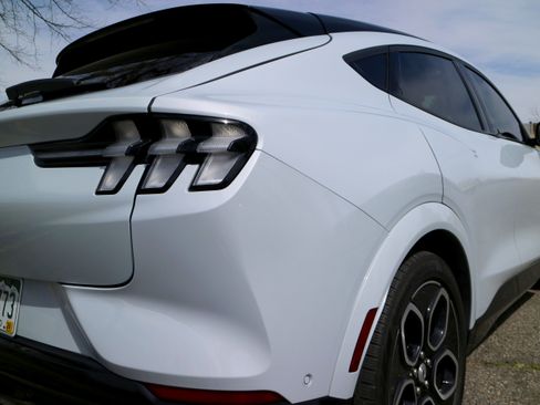 Used 2022 Ford Mustang Mach-E GT image 11